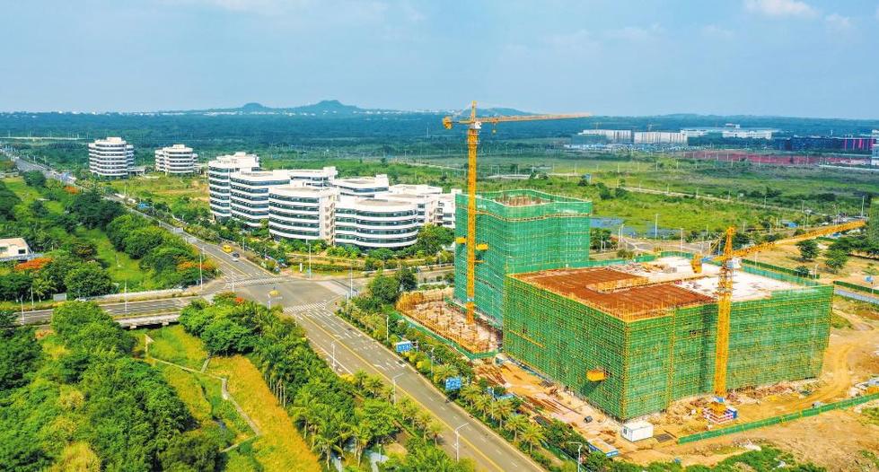空中俯瞰位于海口国家高新区美安生态科技新城的海南海兴物联网新能源
