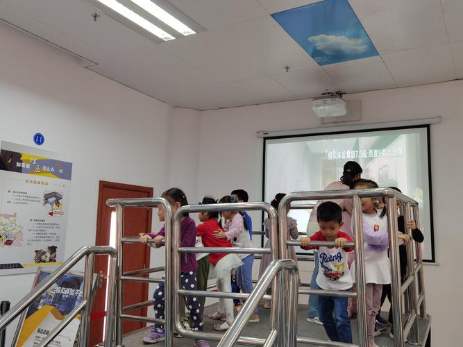 海口市天爱幼儿园到科技馆参观学习